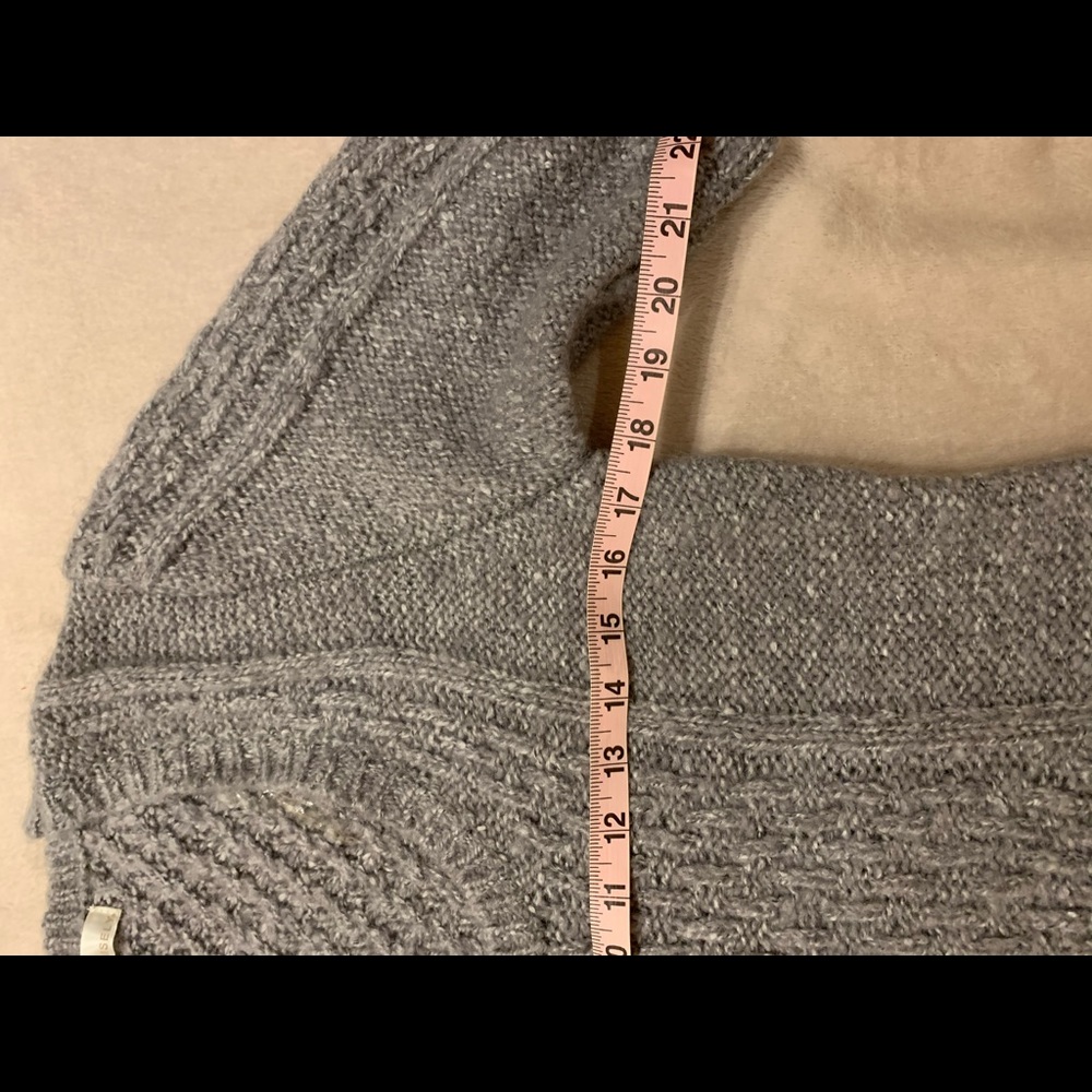 Form Flattering Short Sleeved Sweater - Picture 8 of 15